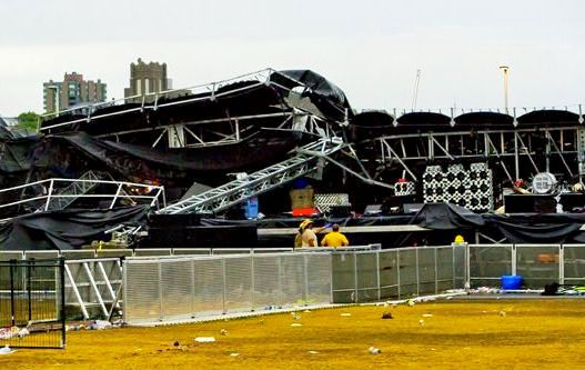 Petir dan Hujan, Penyebab Konser Guns N&acute; Roses Ditunda